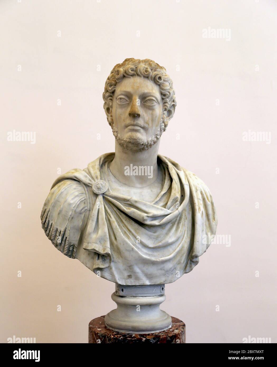 Commodus, emperador romano (177-192 DC). Nerva Antonine dinastía. 16 cabeza del siglo en un antiguo busto. Museo de Nápoles, Italia. Foto de stock