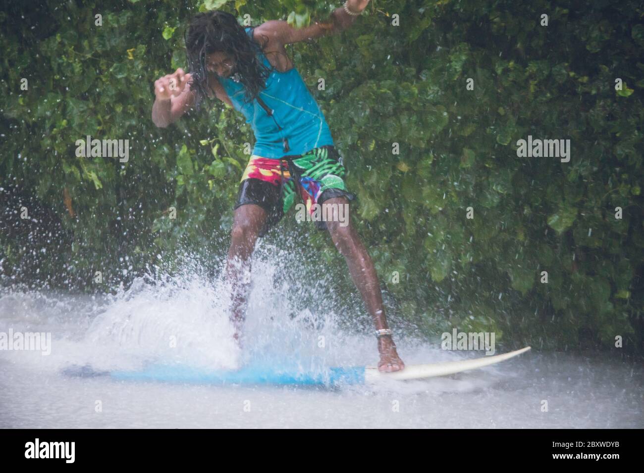 Surfear la inundación Foto de stock