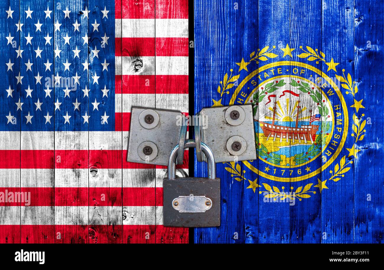 BANDERA DE EE.UU. Y New Hampshire en la puerta con candado Foto de stock