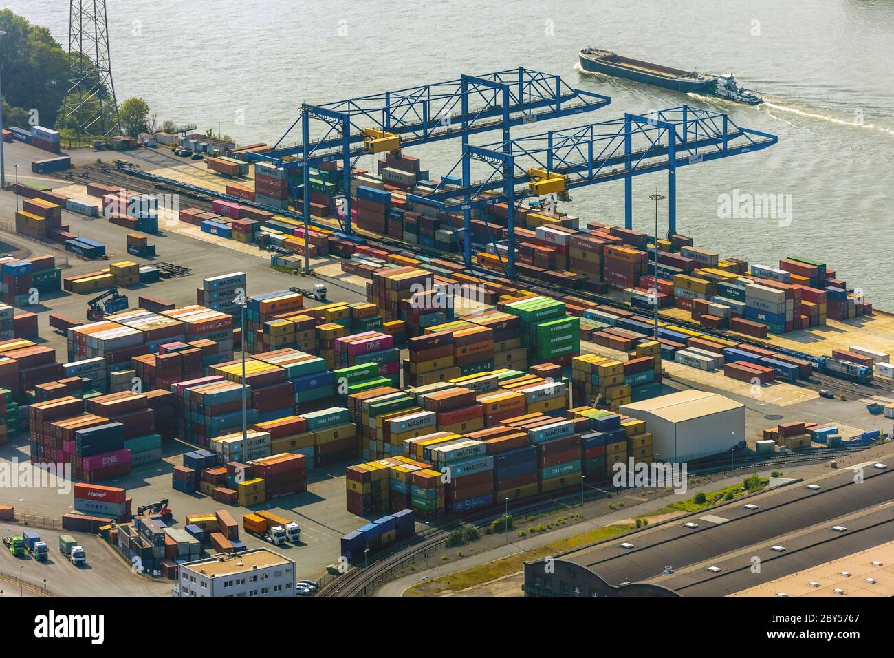 Puerto de Duisburg, Puerto de contenedores en el puerto de registro II, 30.04.2019, vista aérea, Alemania, Renania del Norte-Westfalia, Área de Ruhr, Duisburg Foto de stock