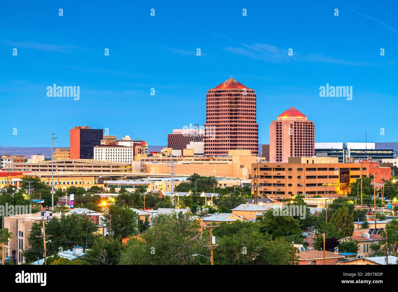 Albuquerque, Nuevo México, Estados Unidos Centro ciudad en penumbra. Foto de stock