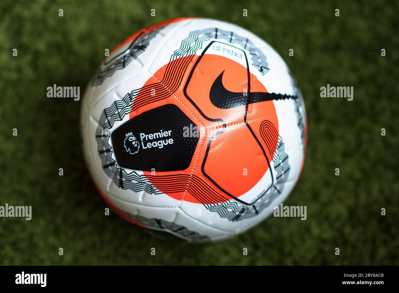 Nike merlin ball 2018 19 premier league fotografías e imágenes de alta  resolución - Alamy