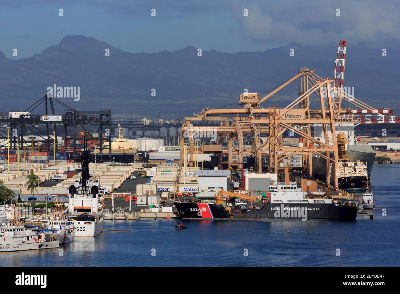 Puerto de contenedores en Sand Island, Honolulu City, Isla de Oahu, Hawai,  Estados Unidos Fotografía de stock - Alamy