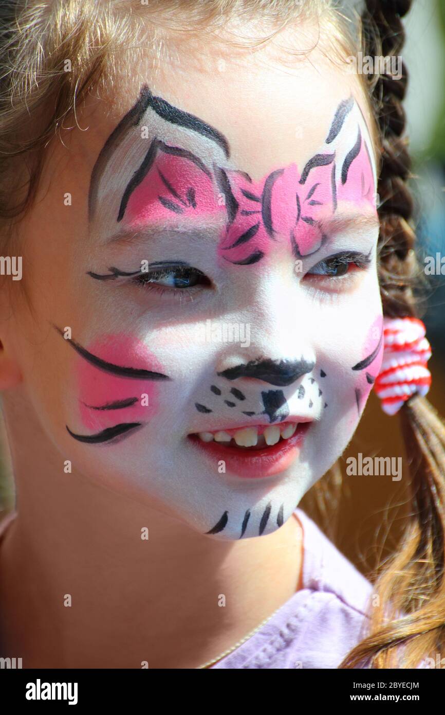Exención Machu Picchu Descompostura Maquillaje de gato fotografías e imágenes de alta resolución - Alamy