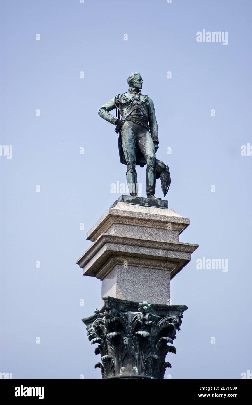 Estatua del Duque de Wellington (1769 - 1852) fuera de su casa señorial de Stratfield Saye cerca de Basingstoke en Hampshire. Esculpido por el barón Carlo Maro Foto de stock