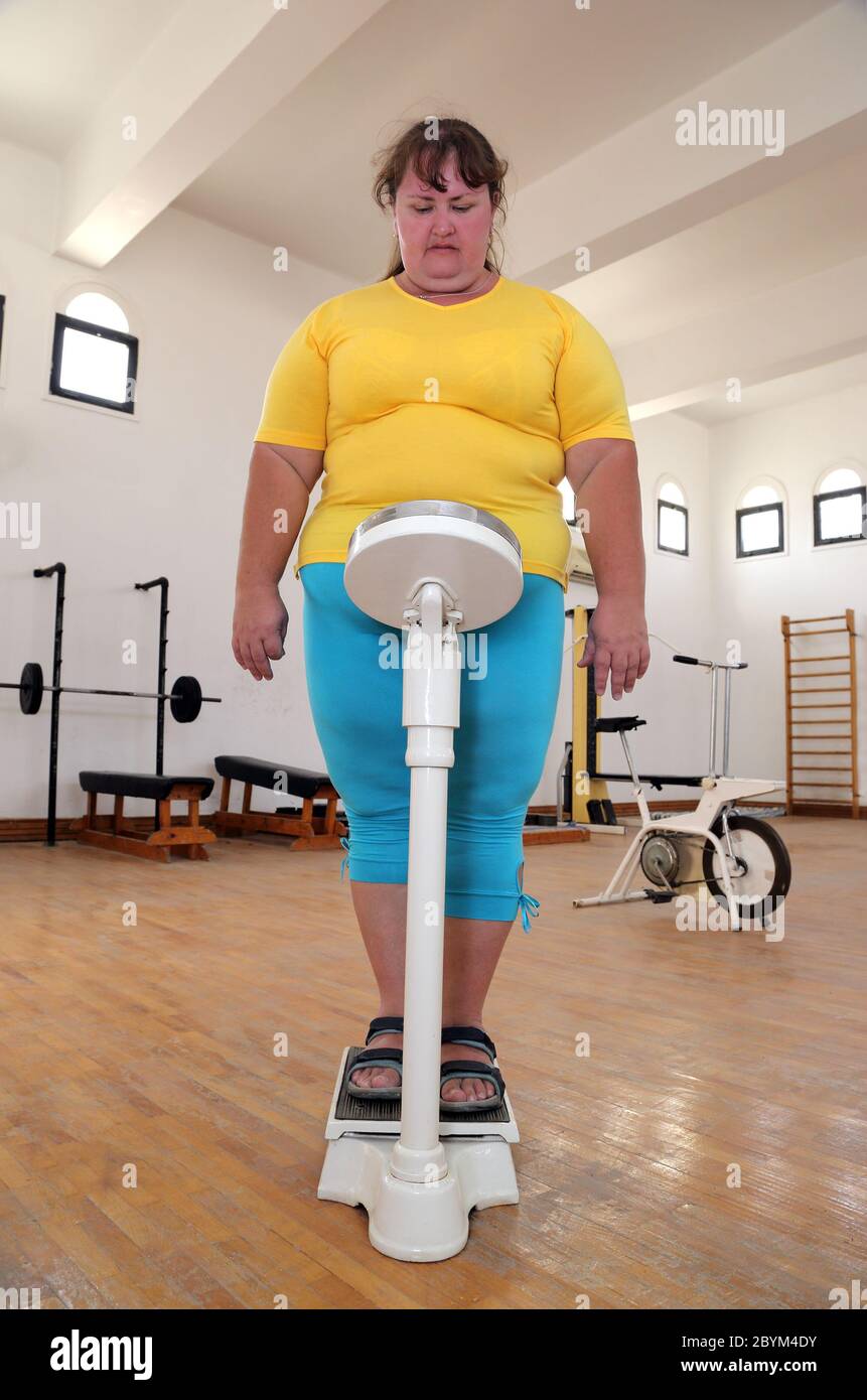 Mujeres gordas en gimnasio fotografías e imágenes de alta - Alamy