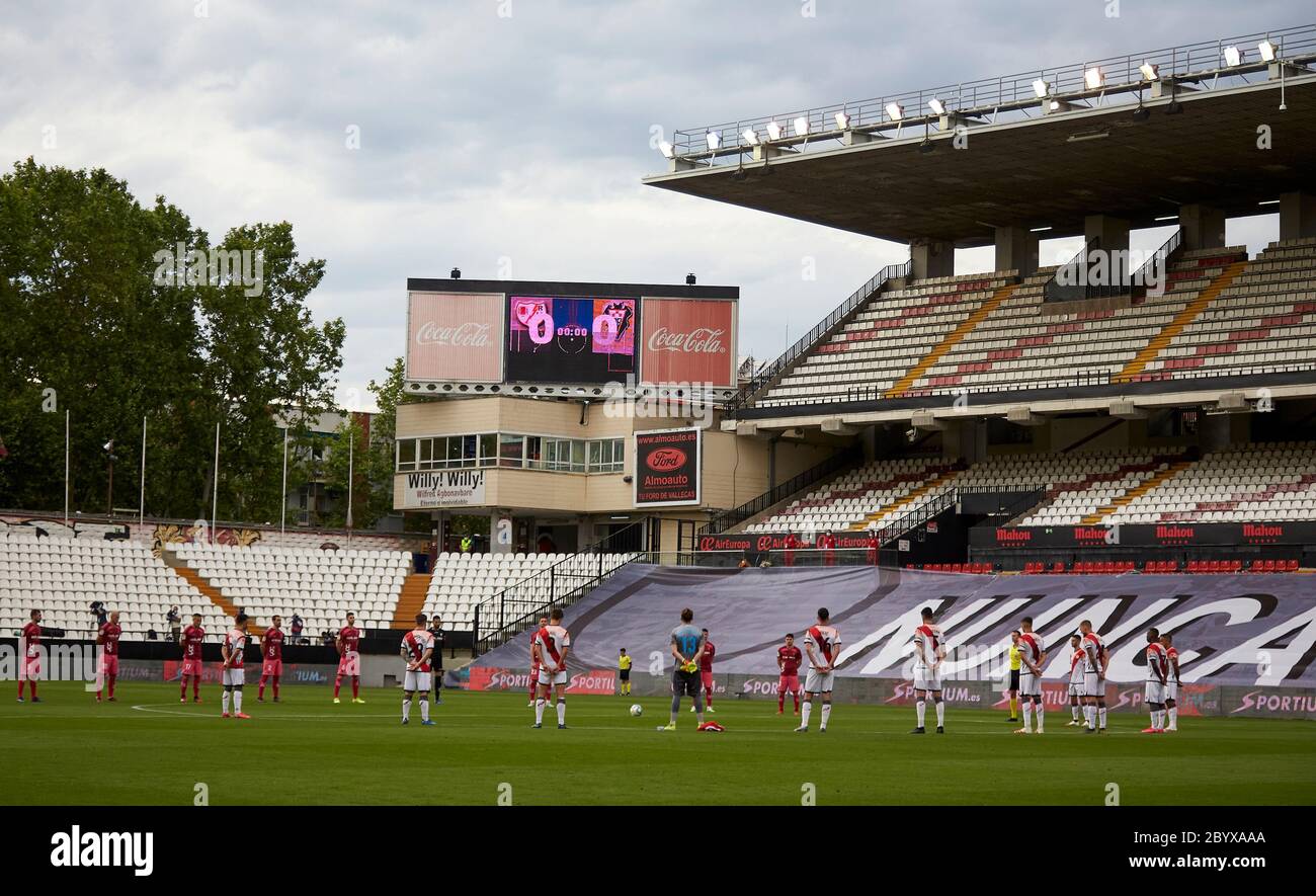 Del Sur Extranjero centavo Los jugadores toman un minuto de silencio antes de la Liga española 123  partido ronda 20 entre Rayo Vallecano y Albacete Balompie en el Estadio  Vallecas de Madrid.(final de la partitura; Rayo