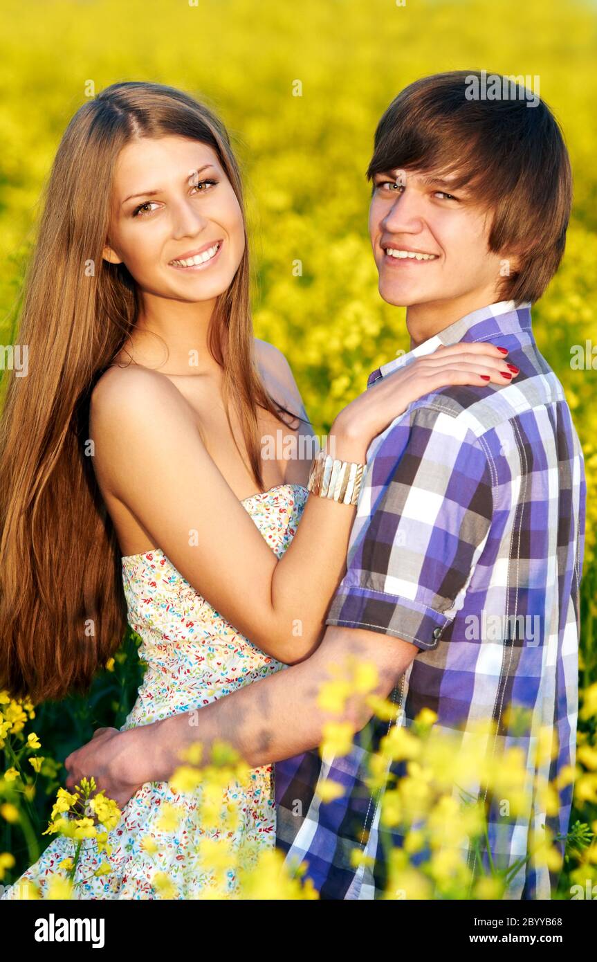 Feliz pareja joven Foto de stock