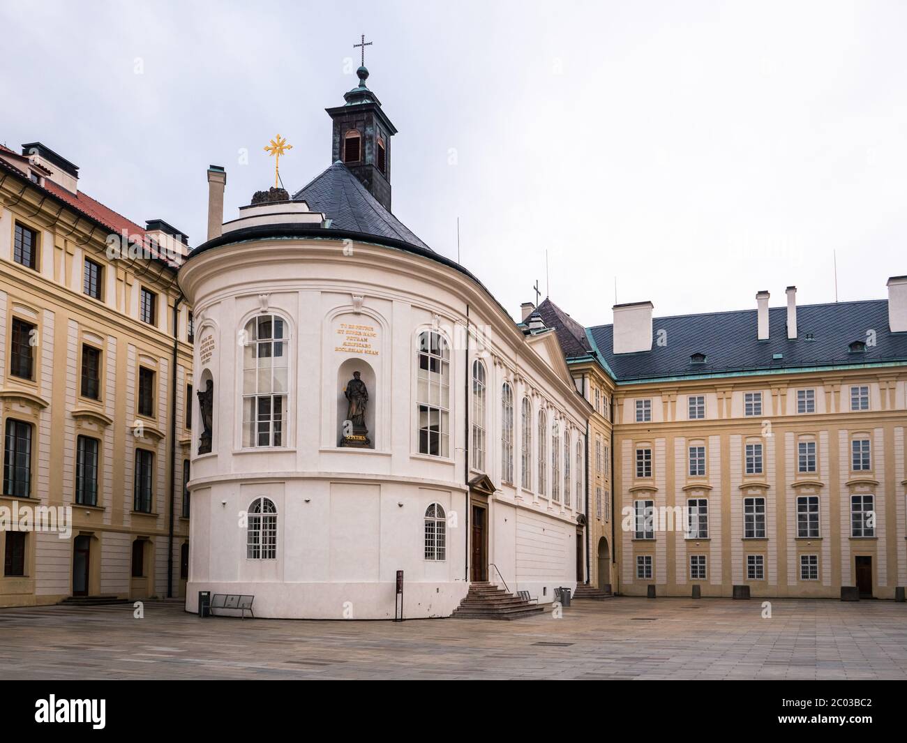 Capilla de la Santa Cruz en el Castillo de Praga, República Checa también llamado Kaple Svateho Krize Foto de stock