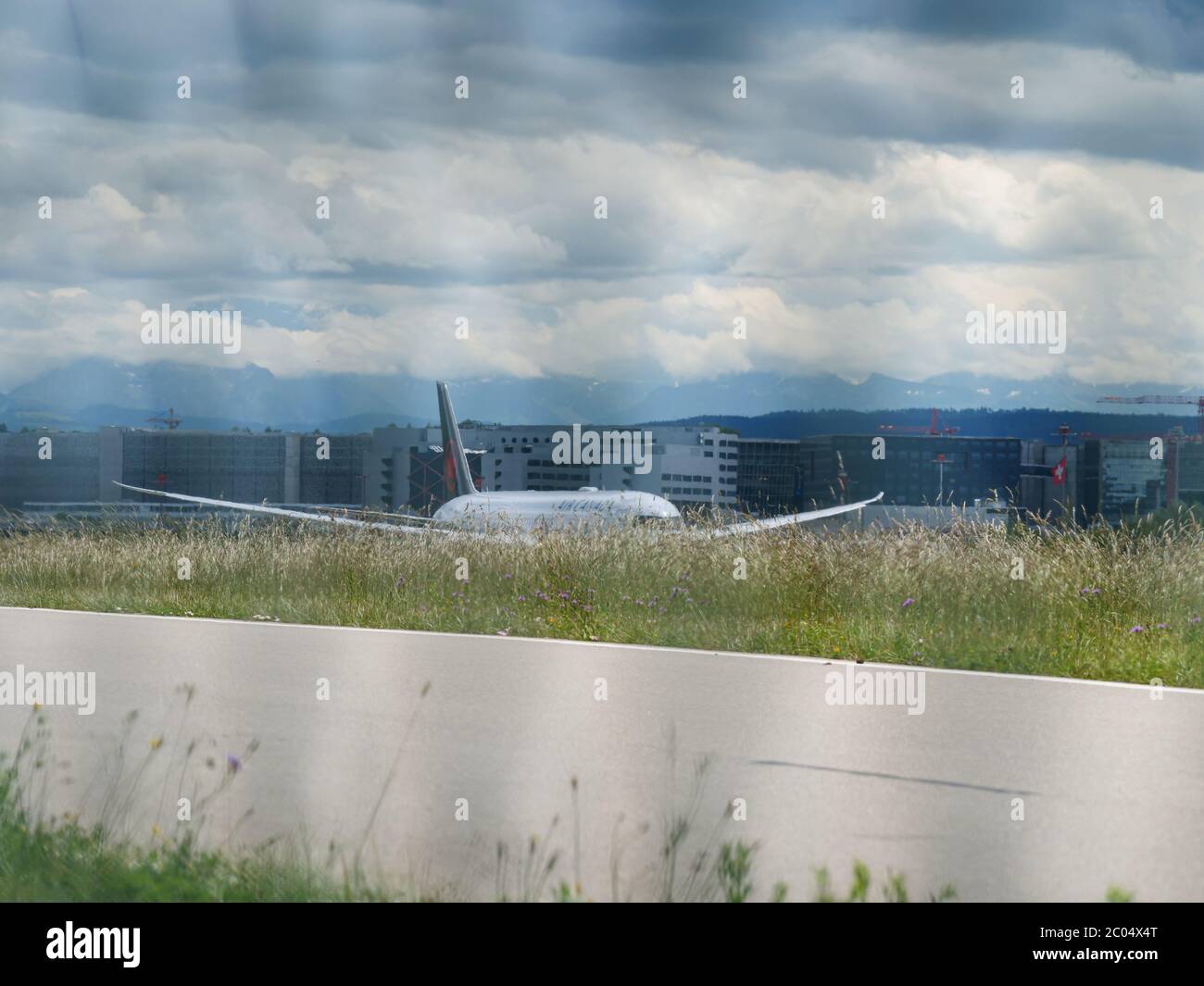 Air Canada Boeing 737 Dreamliner despegue en el aeropuerto de Zúrich Foto de stock