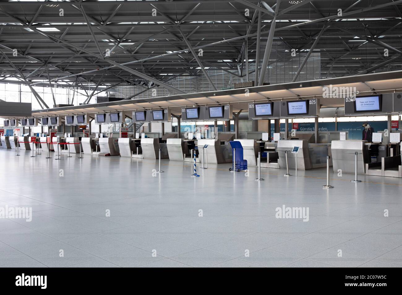 Auswirkung am Flughafen Köln/Bonn Passagierrückgang im Zusammenhang mit der weltweiten Ausbreitung des Coronavirus. Köln, 14.03.2020 Foto de stock