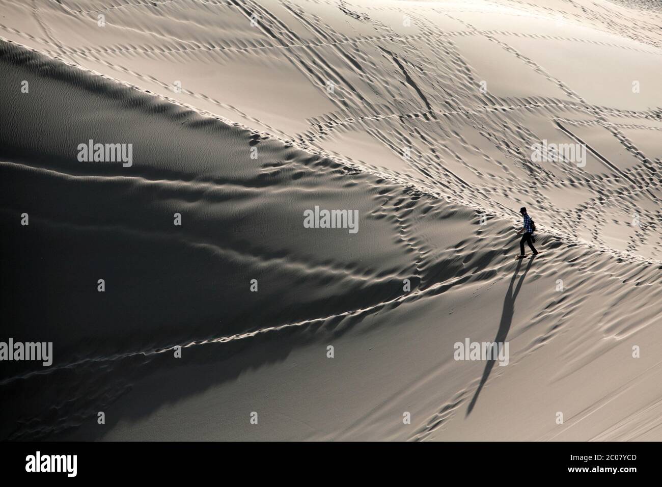 Las dunas de arena cantadas (Ming Sha Shan) en Dunhuang, provincia de Gansu, República Popular de China. 30/09/2011. Fotografía: Stuart Boulton/Alamy Foto de stock