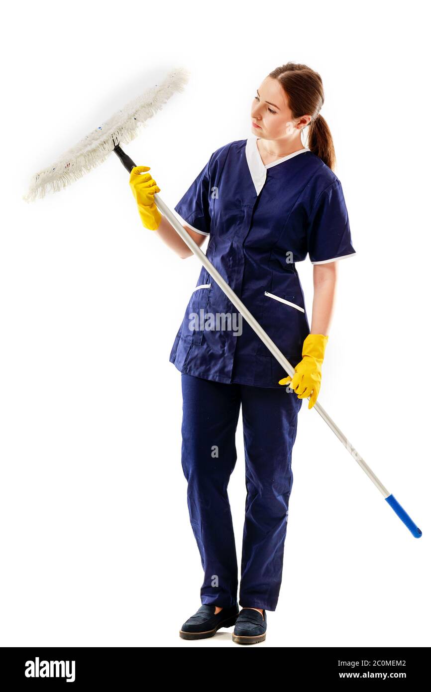 Mujer limpiadora con una fregona sobre un fondo blanco, aislada. Concepto  de limpieza de la casa o concepto de limpieza de la oficina Fotografía de  stock - Alamy