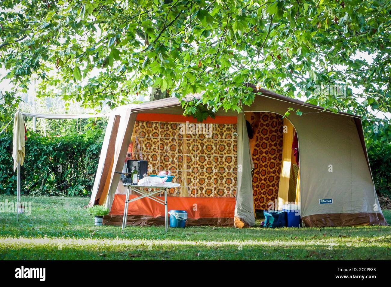 Camping en Saint Aignan, Francia Foto de stock