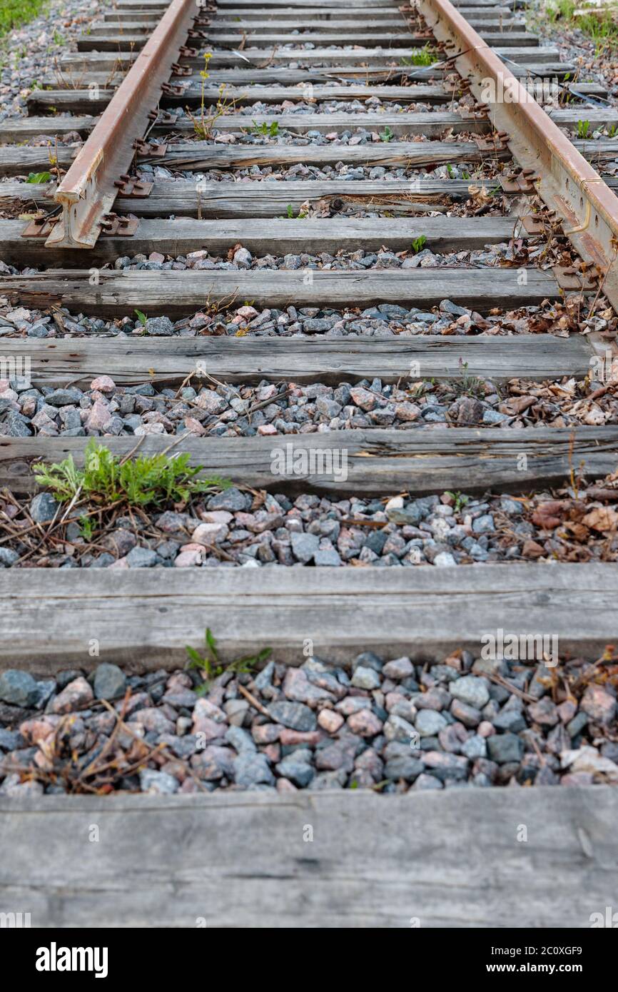 Final de la antigua línea de ferrocarril abandonada, vía ciega sin rieles. Foto de stock