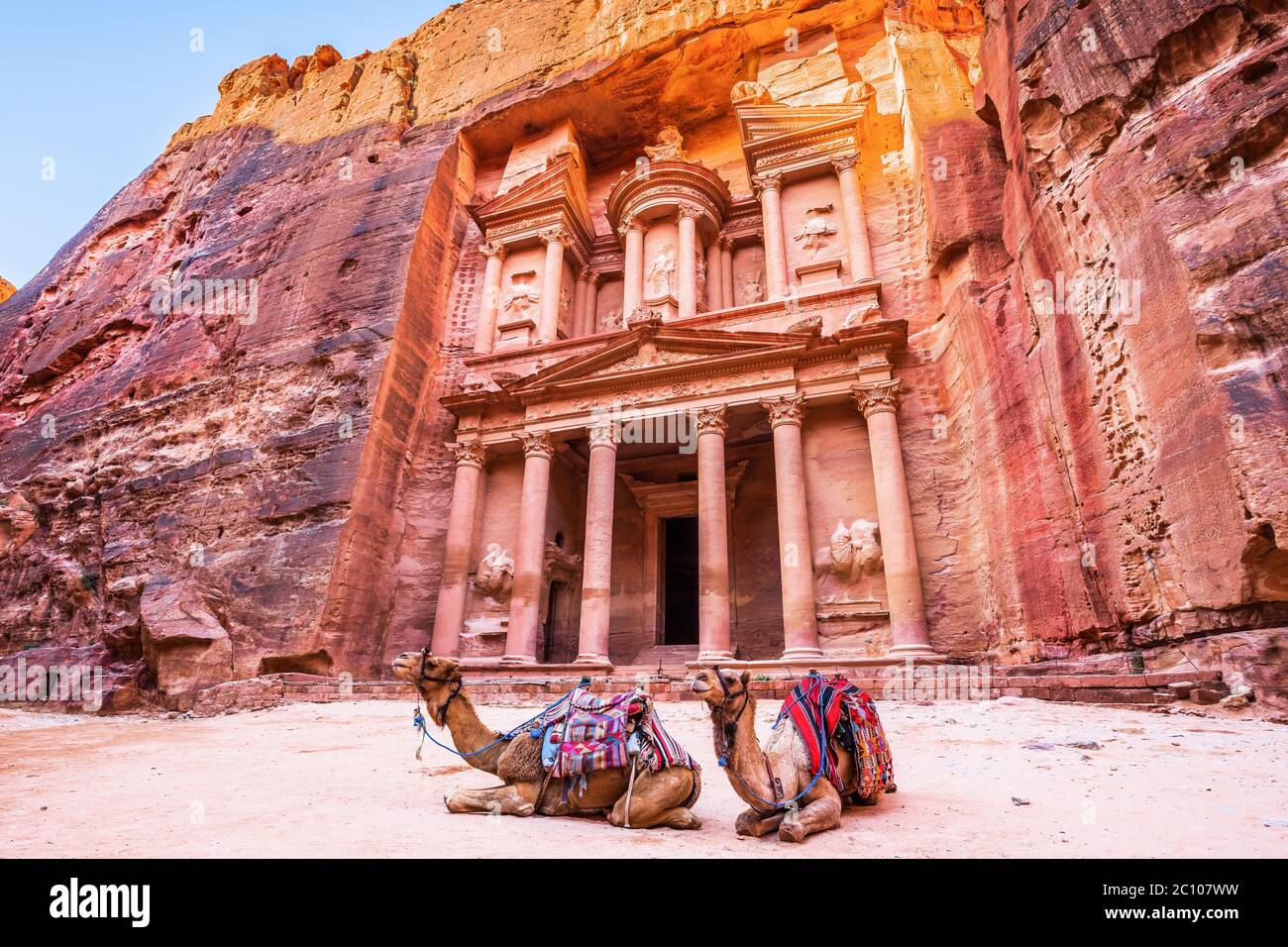 Petra, Jordania. Al-Khazneh (el Tesoro) en Petra, la capital del antiguo Reino nabateo. Foto de stock
