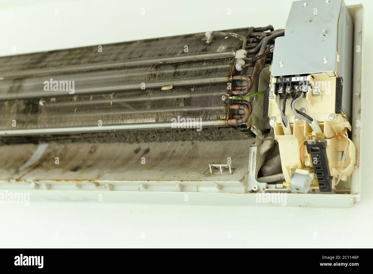 Cierre el polvo sucio del filtro del aire acondicionado Cierre el polvo sucio del filtro del aire acondicionado