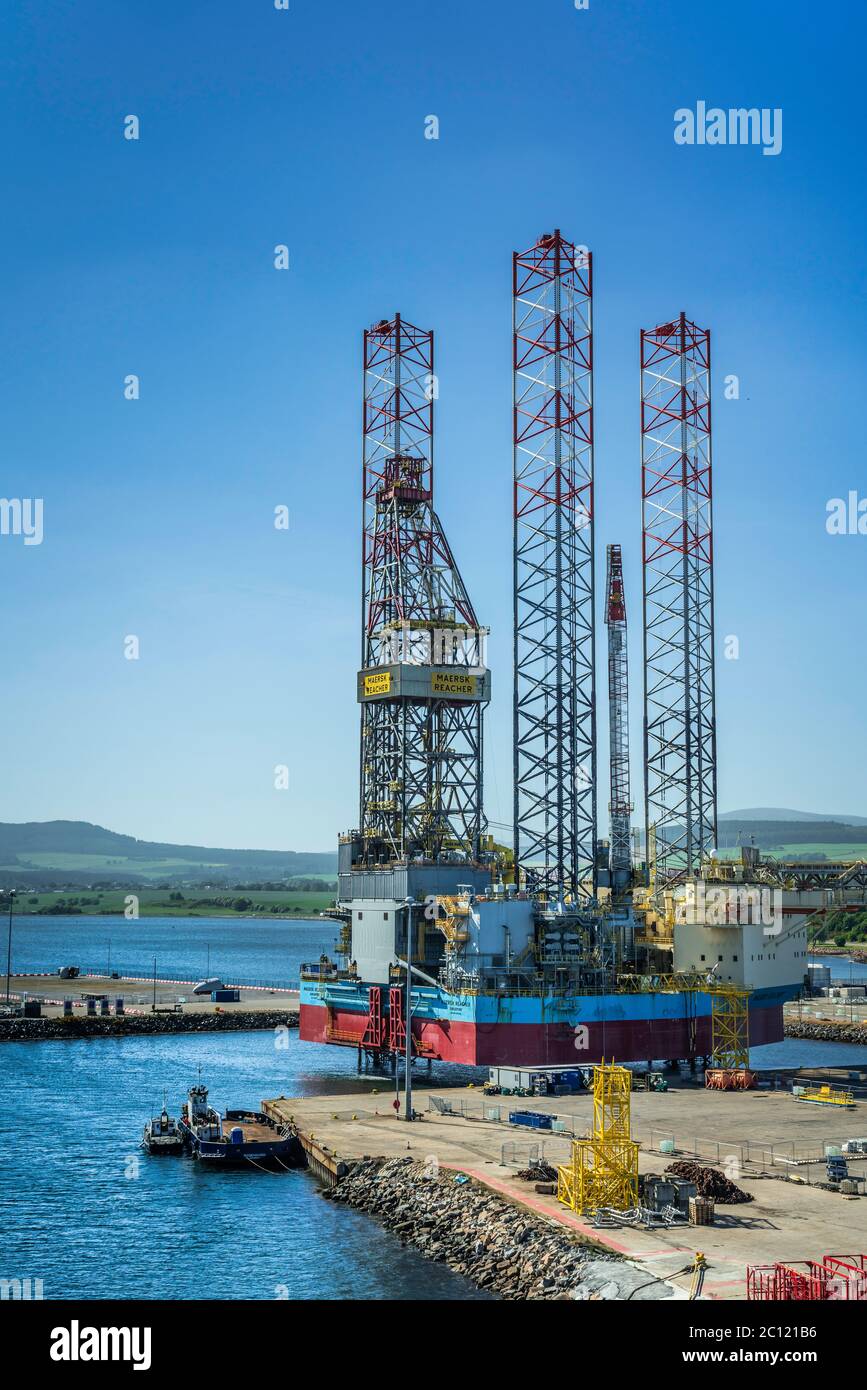 Plataformas petrolíferas ancladas en Cromarty Firth cerca de Invergordon, Escocia, Reino Unido, Europa. Foto de stock