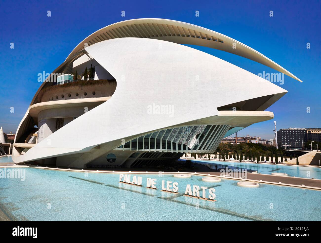 Futurista el Palau de les Arts Reina Sofía, teatro de la ópera y centro cultural, Valencia, España. Foto de stock
