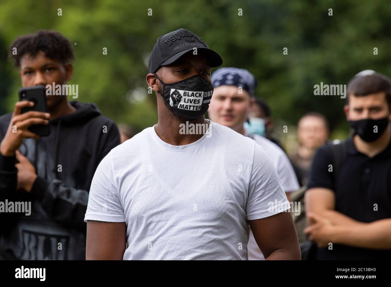 NORTHAMPTON, Reino Unido - 13 DE JUNIO manifestantes pacíficos se reúnen en el centro de Northampton en la demostración de la materia de vidas negras el sábado 13 de junio de 2020. (Crédito: MI Noticias y Deporte / Alamy Live News Foto de stock