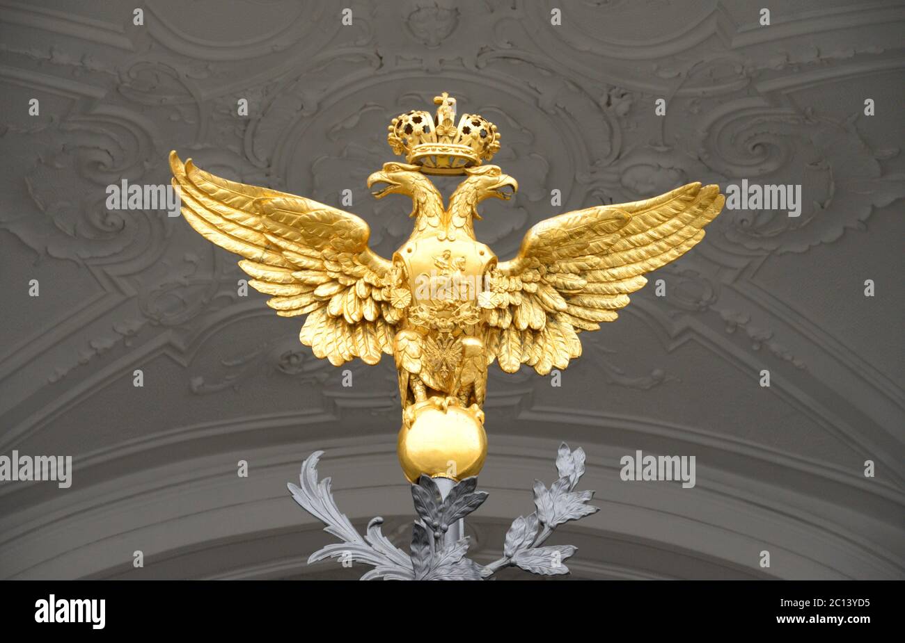 águila imperial de dos cabezas fotografías e imágenes de alta