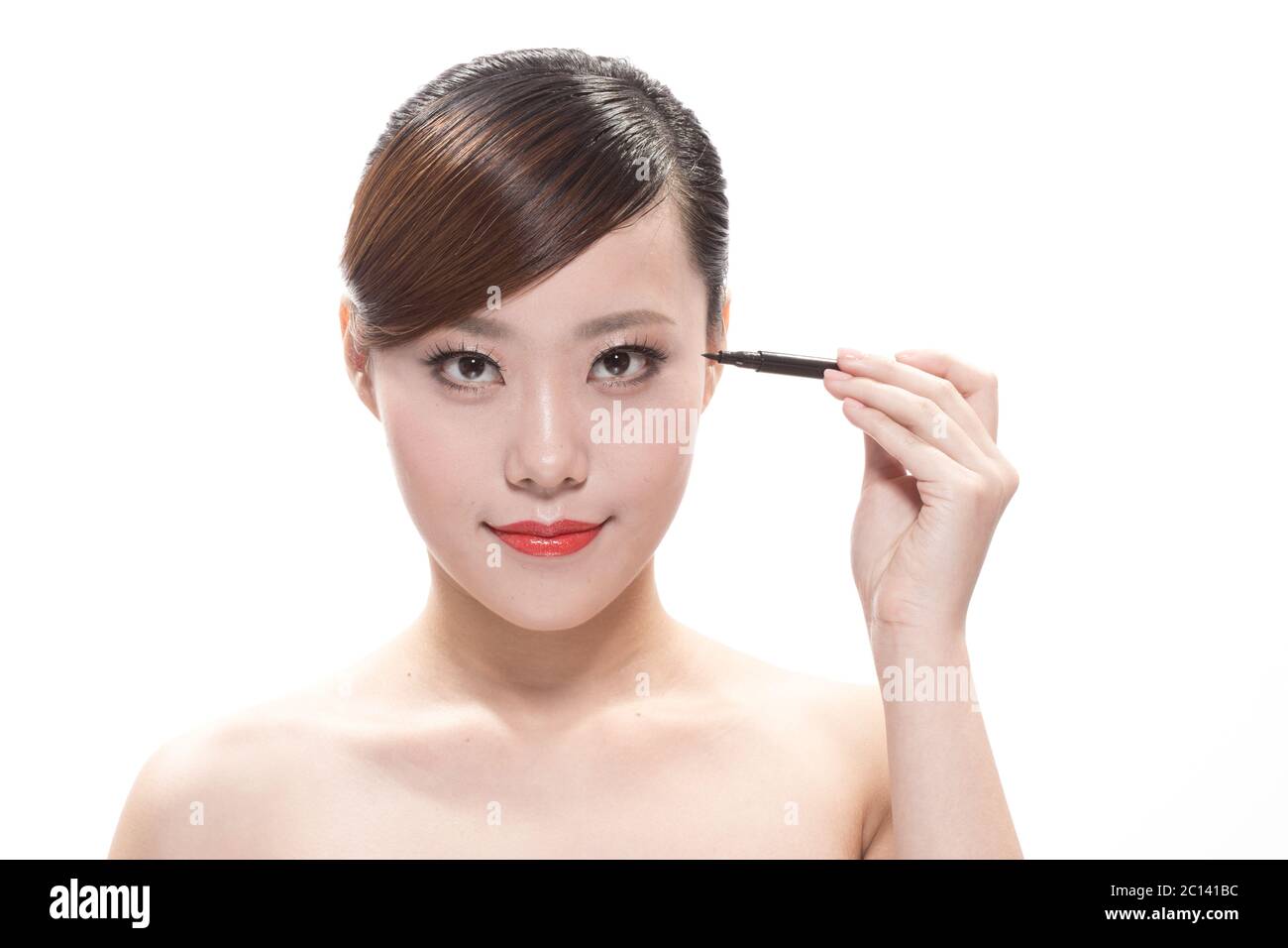 Maquillaje facial de joven mujer hermosa asiática Foto de stock