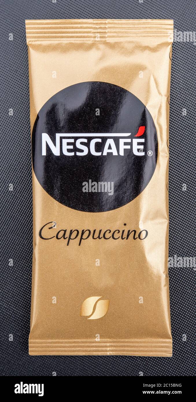 Nescafe - sobre de café capuchino de cerca Fotografía de stock - Alamy