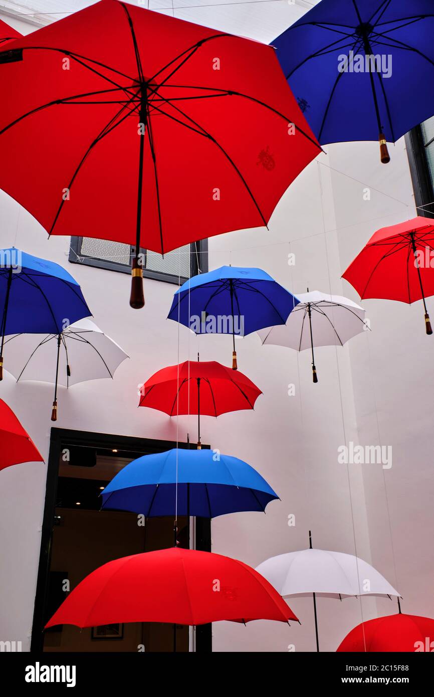 Paraguas de cherbourg fotografías e imágenes de alta resolución - Alamy