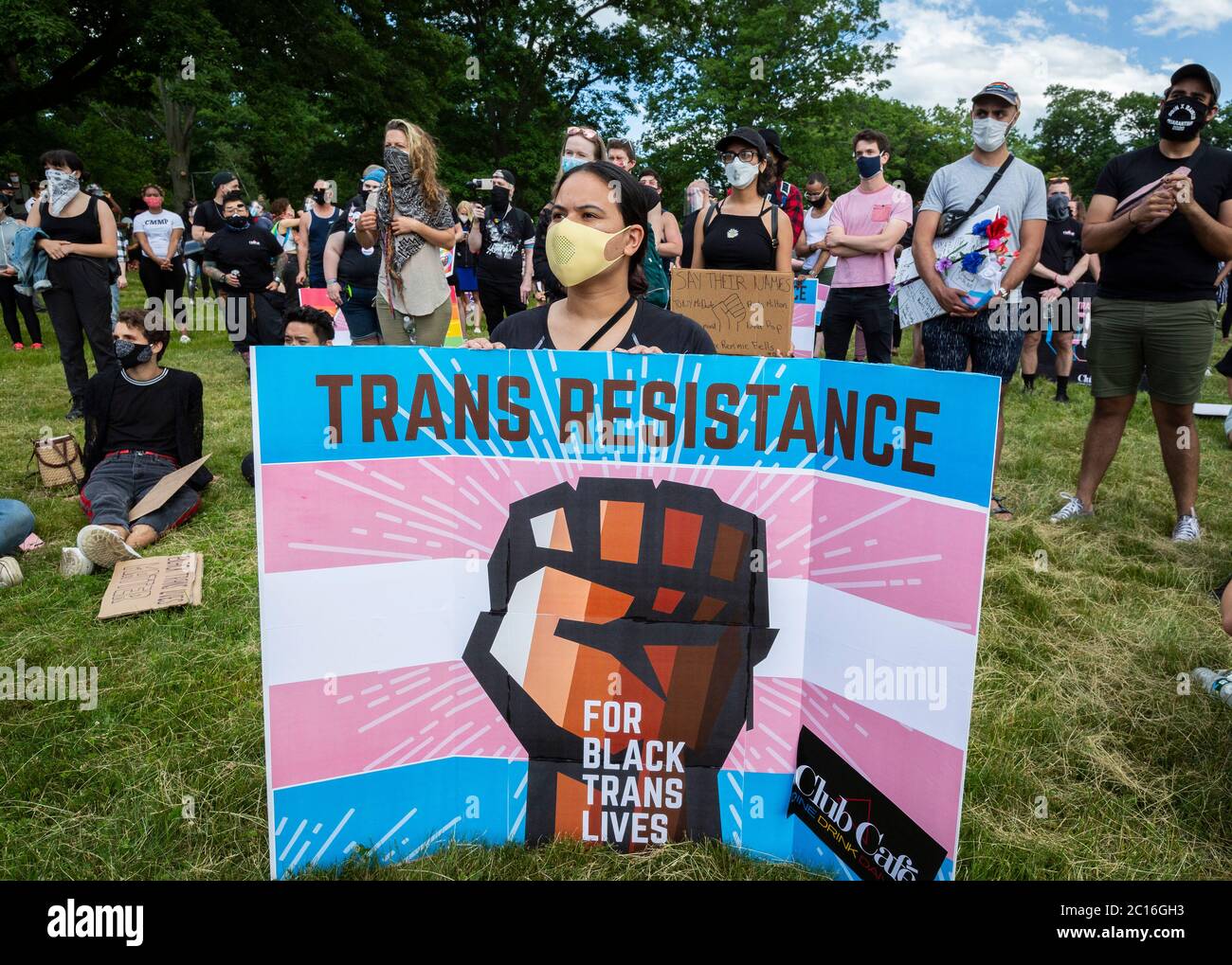 13 de junio de 2020. Roxbury, MA. Miles de personas se reunieron en Franklin Park para una vigilia para crear conciencia sobre los derechos de género negros y recaudar dinero para el Foto de stock