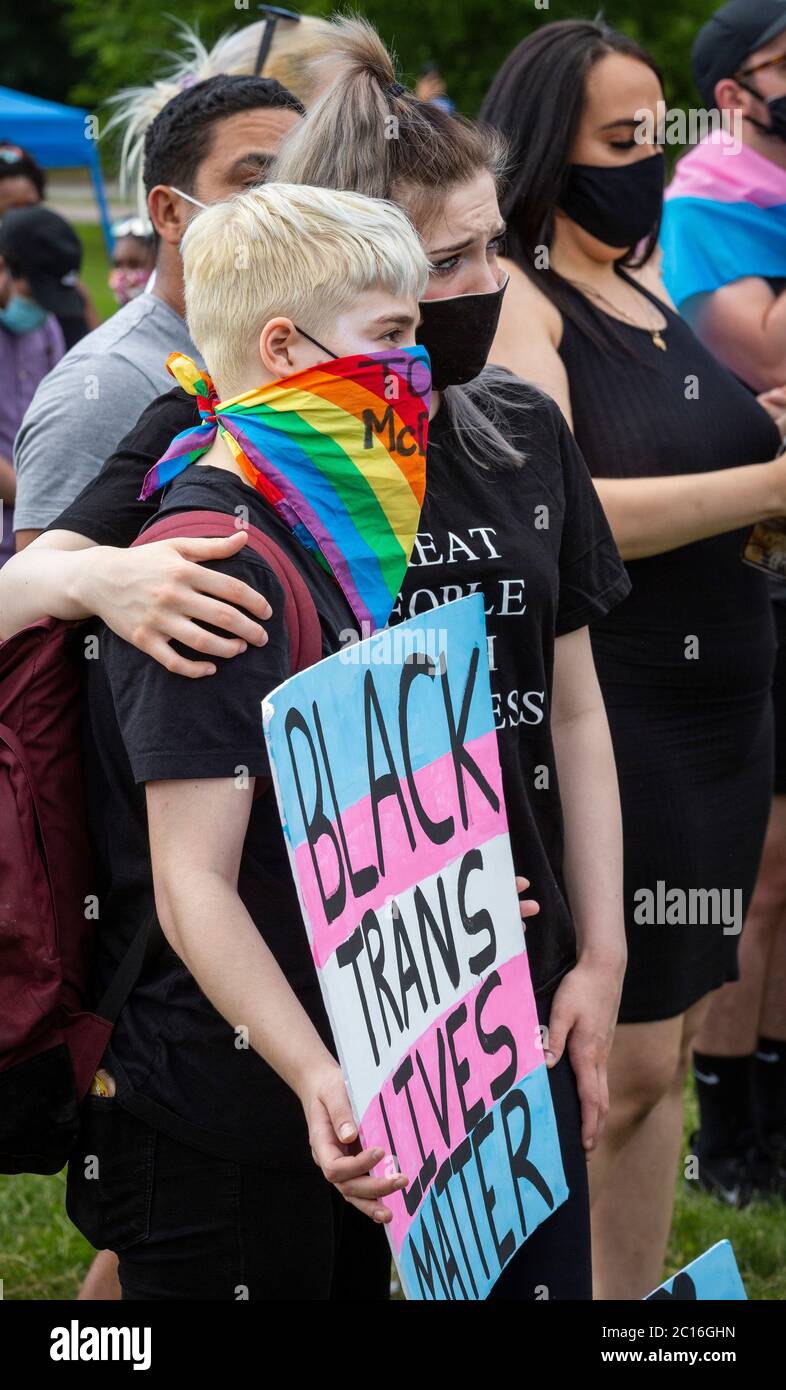 13 de junio de 2020. Roxbury, MA. Miles de personas se reunieron en Franklin Park para una vigilia para crear conciencia sobre los derechos de género negros y recaudar dinero para el Foto de stock