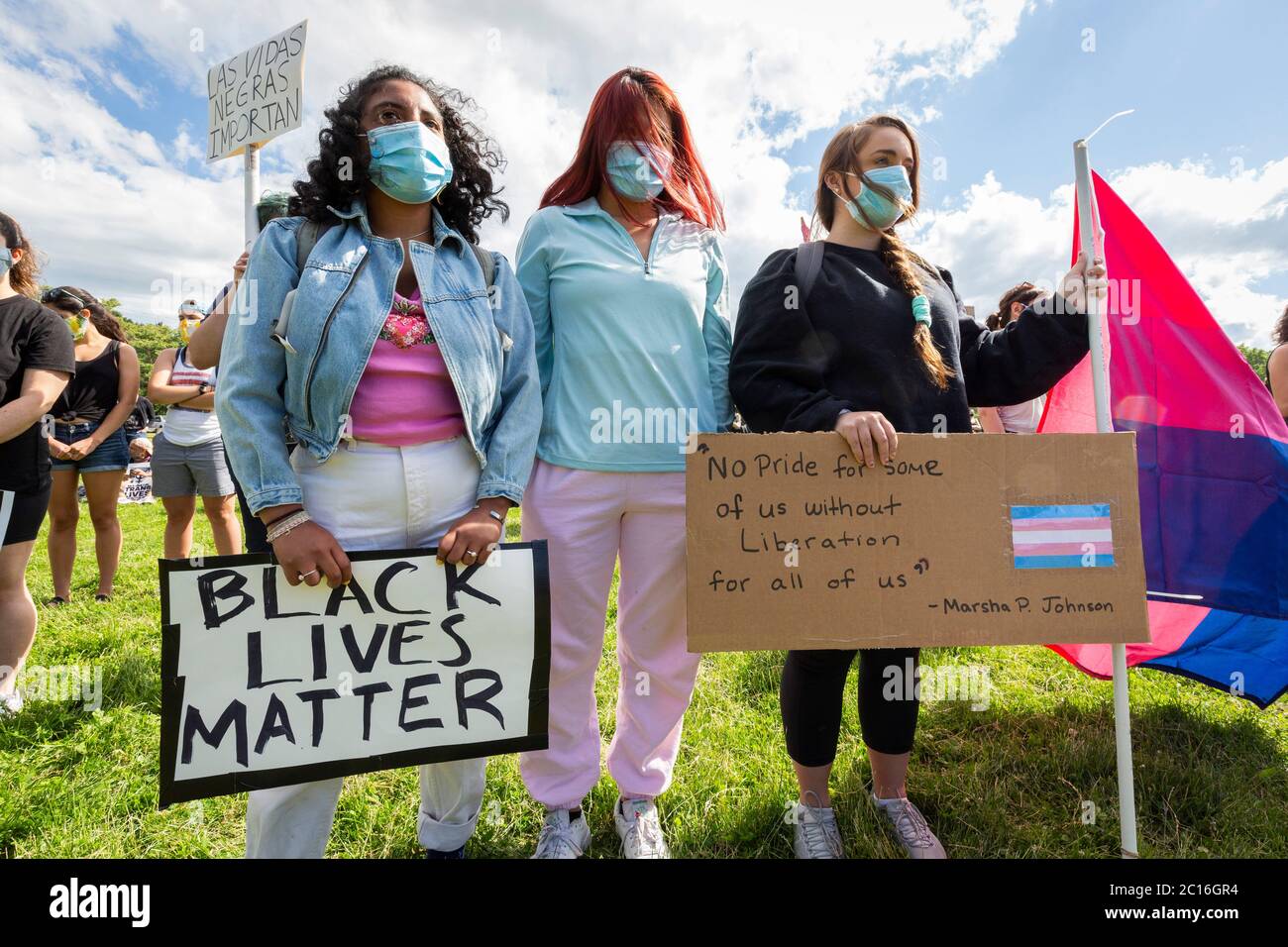 13 de junio de 2020. Roxbury, MA. Miles de personas se reunieron en Franklin Park para una vigilia para crear conciencia sobre los derechos de género negros y recaudar dinero para el Foto de stock