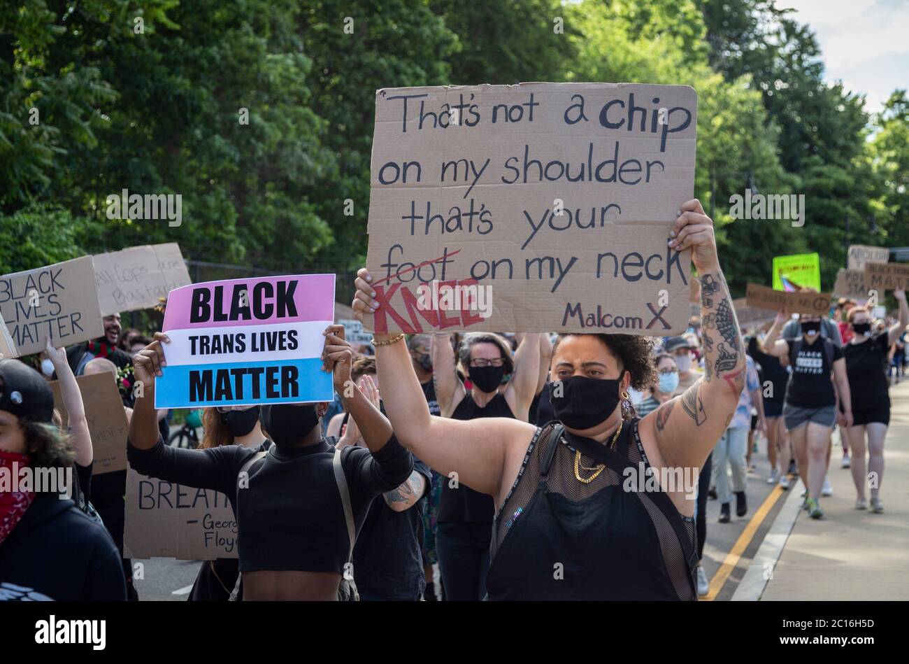 13 de junio de 2020. Roxbury, MA. Miles de personas se reunieron en Franklin Park para una vigilia para crear conciencia sobre los derechos de género negros y recaudar dinero para el Foto de stock