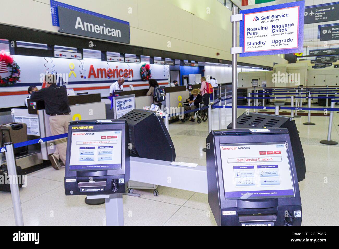New Orleans Louisiana, Louis Armstrong Aeropuerto Internacional de Nueva  Orleans, MSY, aviación, American Airlines, aerolínea, compañía global,  mostrador de boletos, Black Bla Fotografía de stock - Alamy