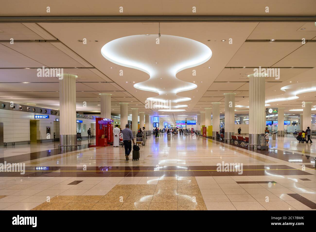 El aeropuerto internacional de Dubai Foto de stock