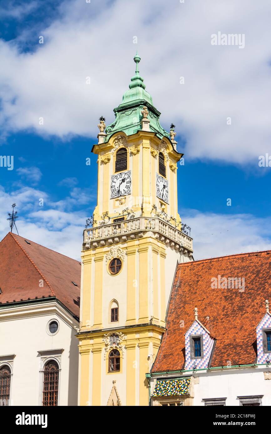 Antiguo Ayuntamiento en el centro de la ciudad de Bratislava, Eslovaquia Foto de stock