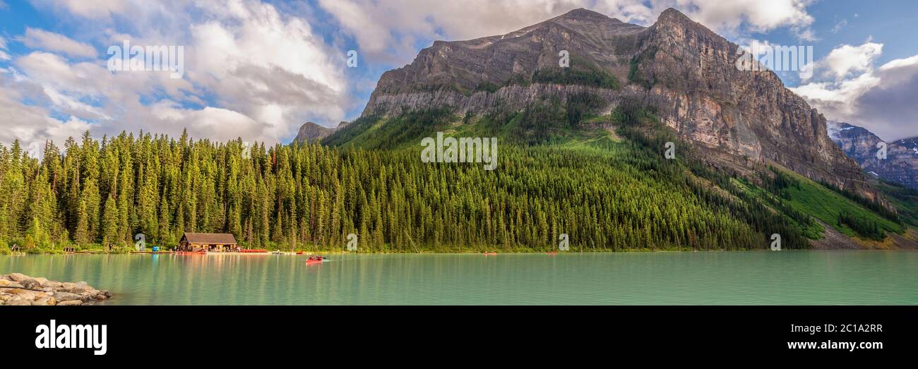 Lago Louise en el Parque Nacional Banff, Alberta, Montañas Rocosas, Canadá Foto de stock