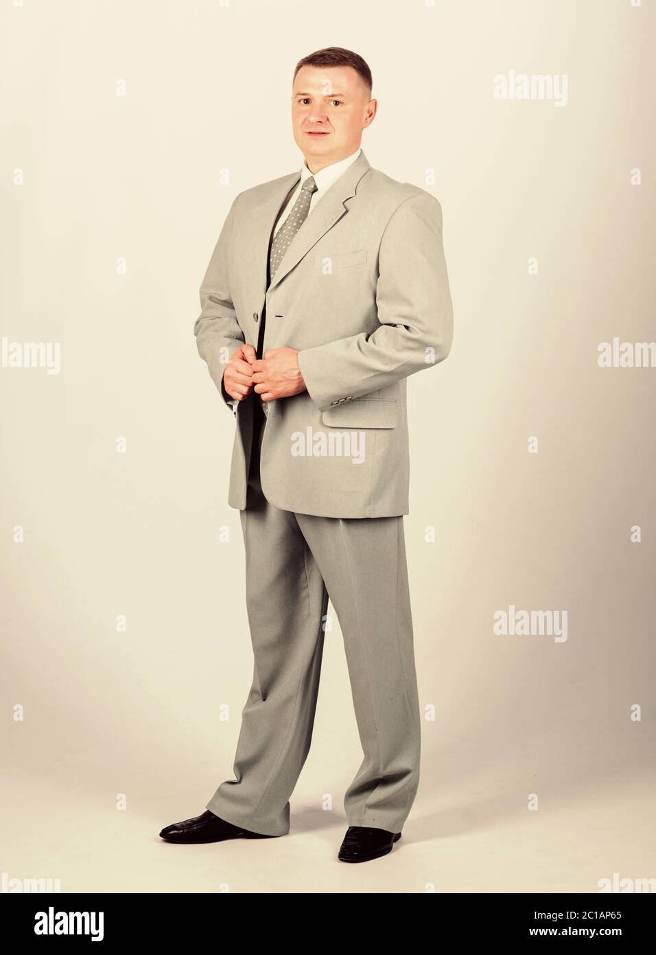 fiesta de boda. Hombre De Negocios. Vida de la oficina. Multimillonario.  Hombre confiado. Vida moderna. Moda formal y código de vestimenta. Fiesta o  reunión formal. Propietario de negocios. Traje de hombre de