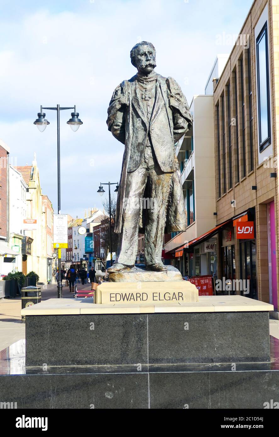 Estatua de Edward Elgar en Worcester, Reino Unido. Foto de stock