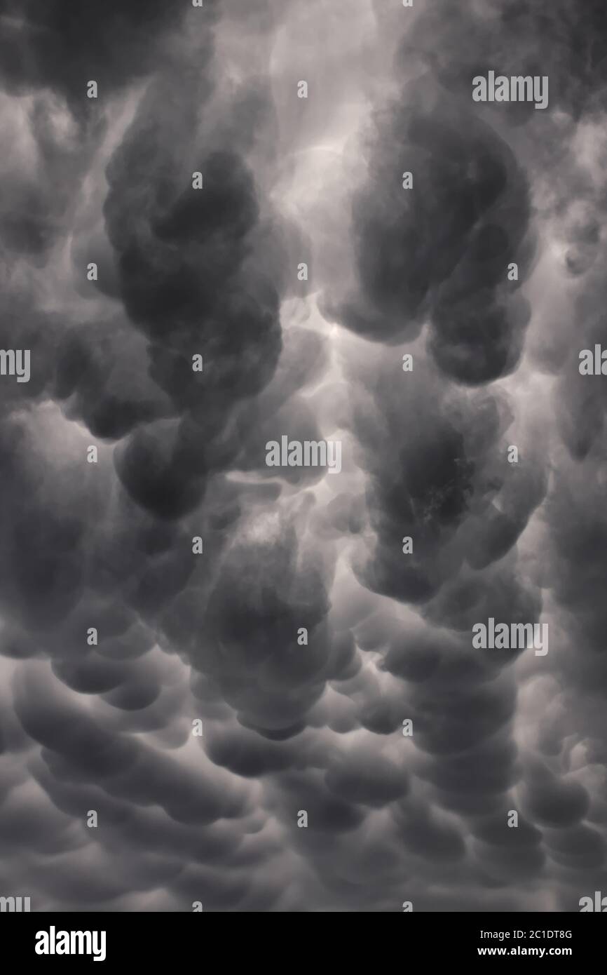 Una imagen de oscuridad, tormenta, mammatus nubes Foto de stock