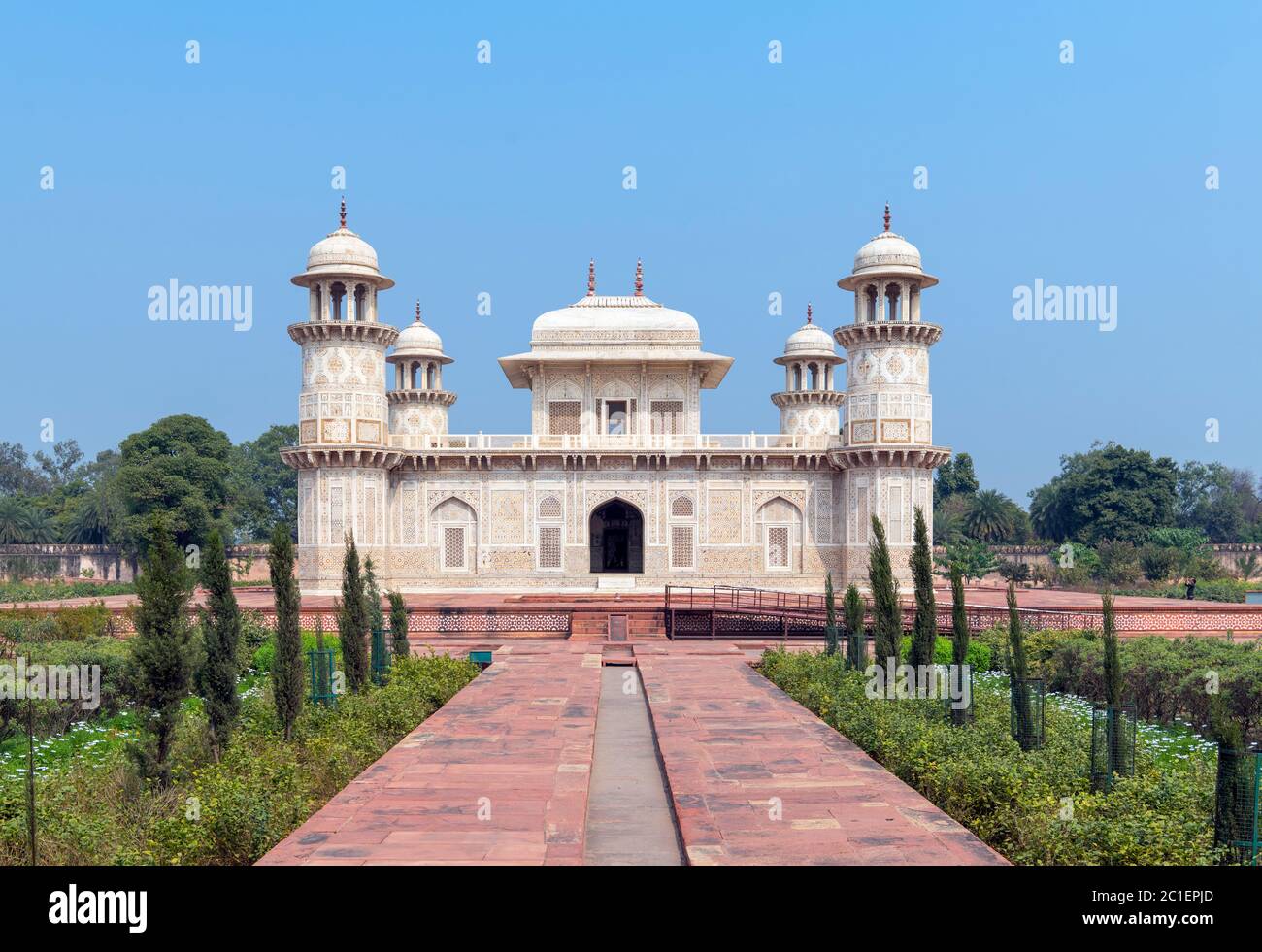 Tumba de Itmad-ud-Daulah (I'timād-ud-Daulah), también conocida como 'Baby Taj', un mausoleo mughal en la ciudad de Agra, Uttar Pradesh, India Foto de stock