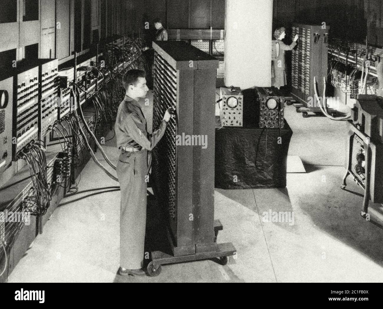 Foto de ENIAC (Integrador numérico electrónico e ordenador), el primer ordenador electrónico de uso general, una máquina de 30 toneladas alojada en la Universidad Foto de stock