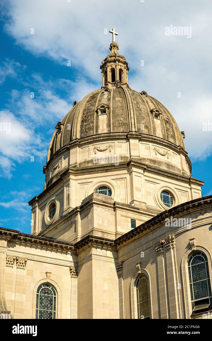 Catedral del Santísimo Sacramento, 1 Plaza de la Catedral, Altoona, PA