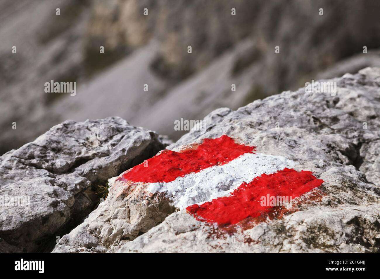 Marca de camino en una piedra Foto de stock