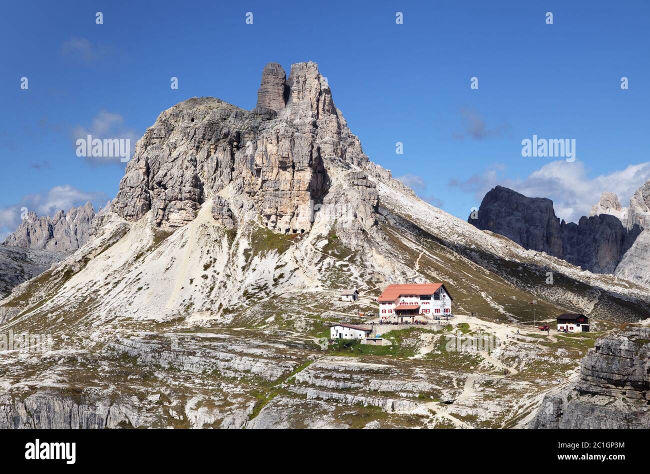 Italia, Dolomitas - Septiembre 22, 2014 - refugio en las montañas Dolomitas Foto de stock