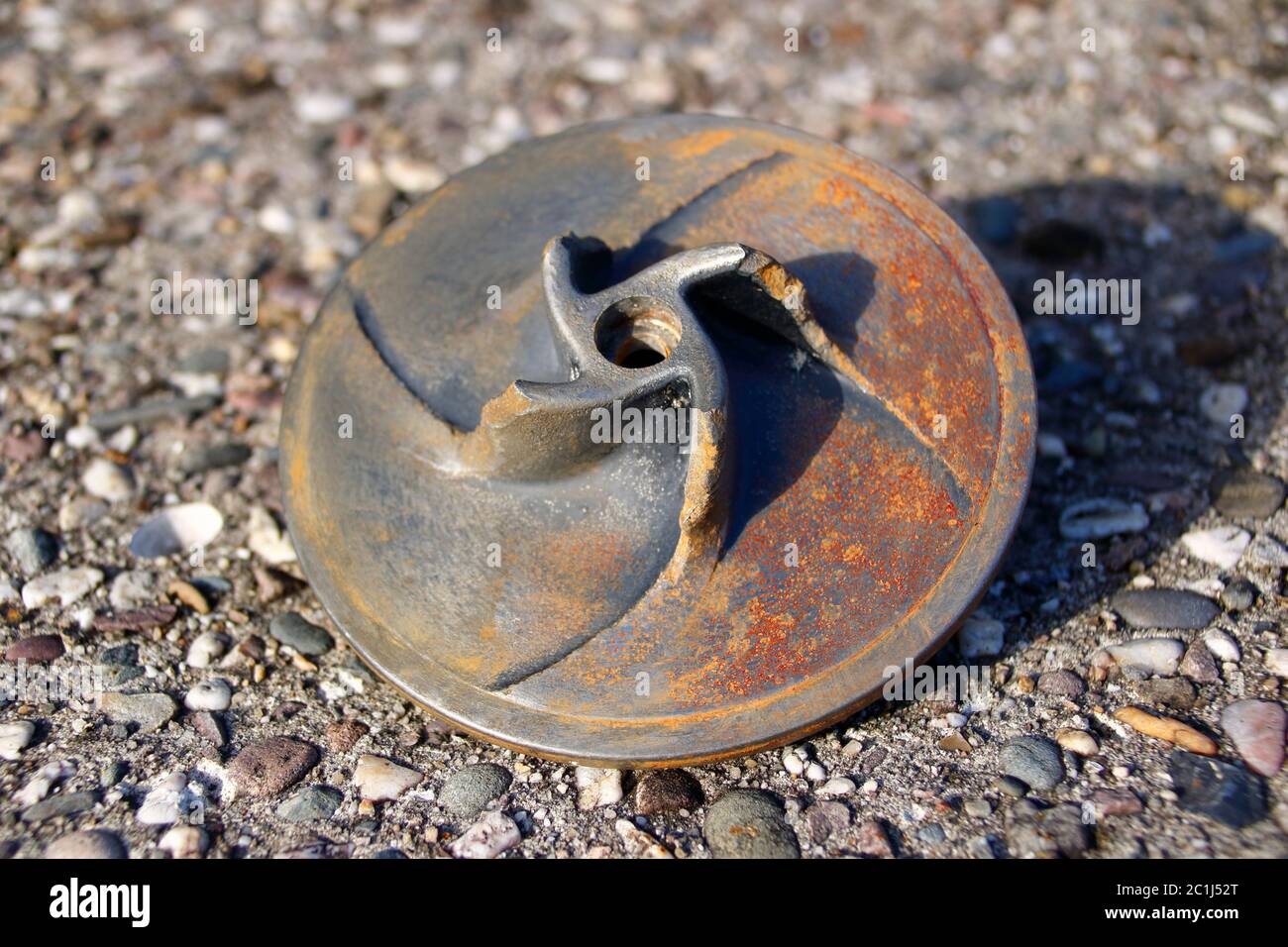 Impulsor de una bomba de agua. El impulsor está muy desgastado por  stones.Impeller de una bomba de agua. El impulsor está muy desgastado por  piedras Fotografía de stock - Alamy