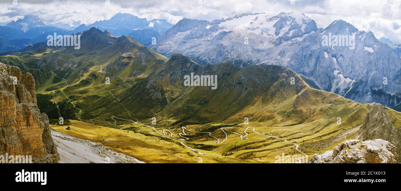 Paisaje de las montañas Dolomitas Foto de stock