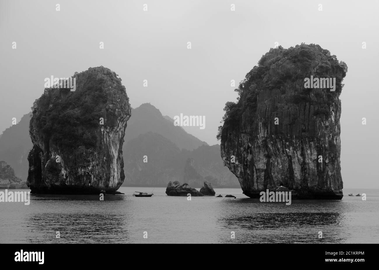 La bahía de Ha Long, Vietnam Foto de stock