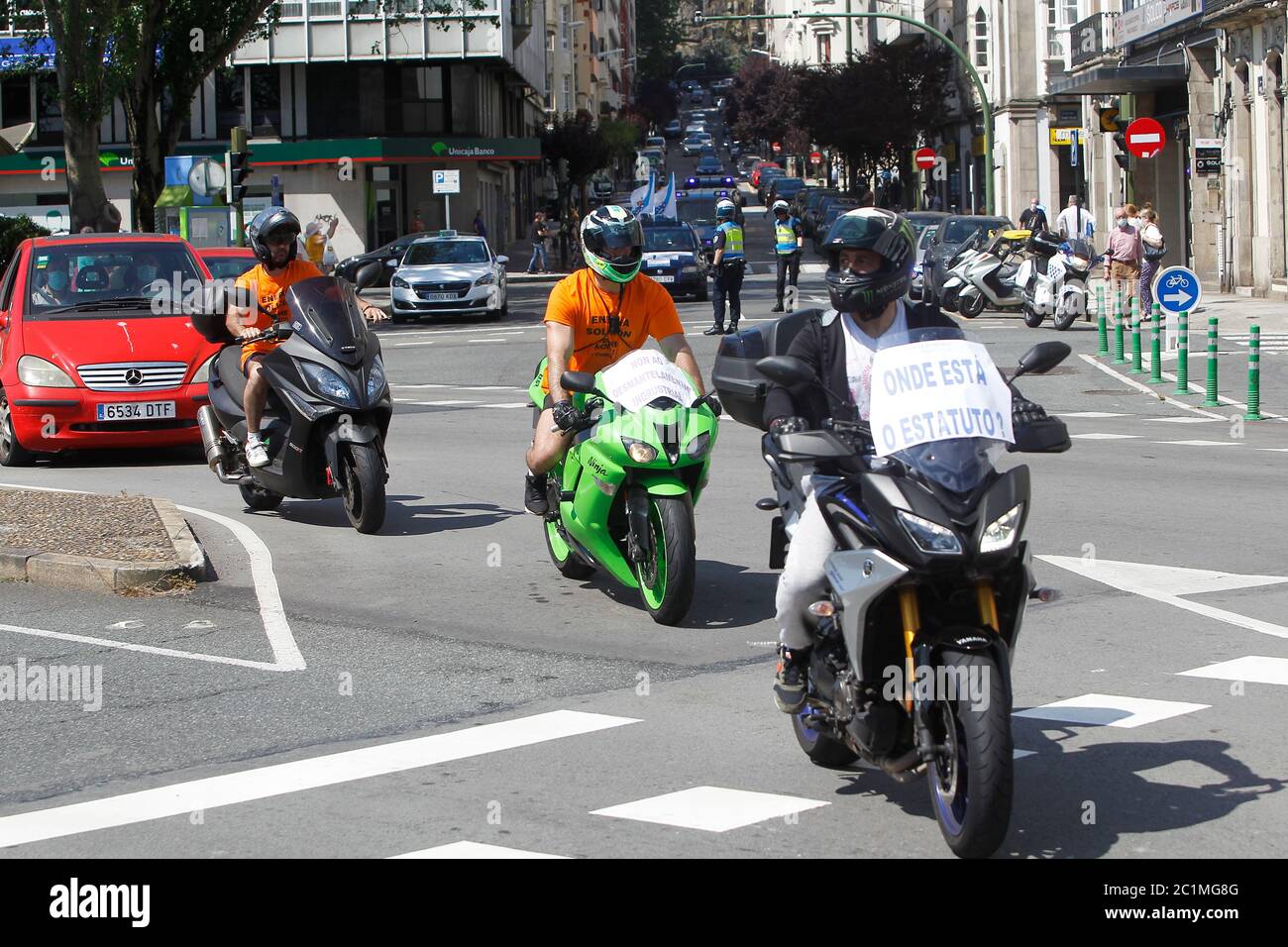 Coruña-España. Protesta en automóviles y motocicletas privados debido al cierre de Alcoa.Alcoa es una compañía estadounidense de aluminio que cerrará su fábrica en un Cor Foto de stock