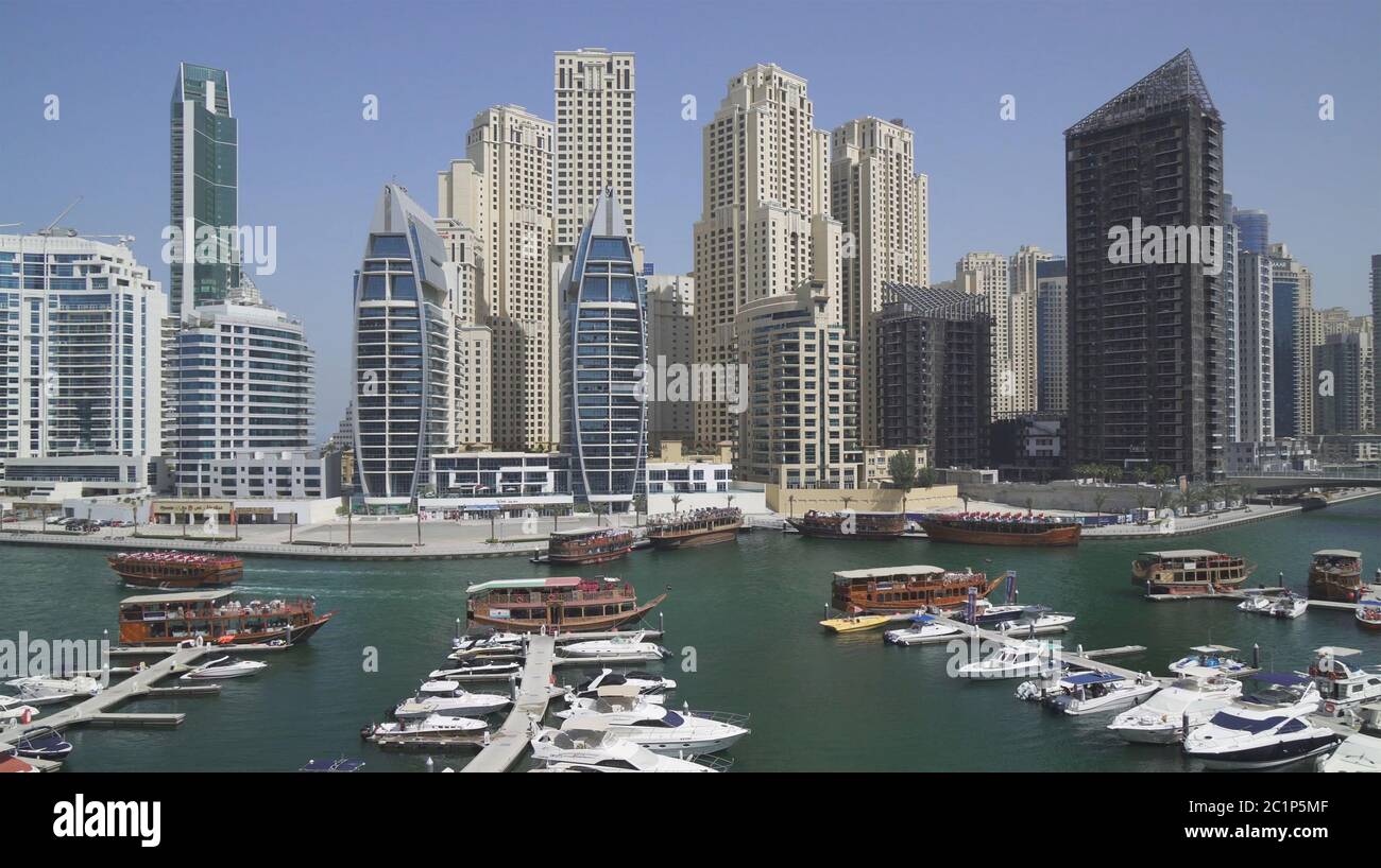 Panorama del canal de la prestigiosa zona de Dubai Marina Foto de stock