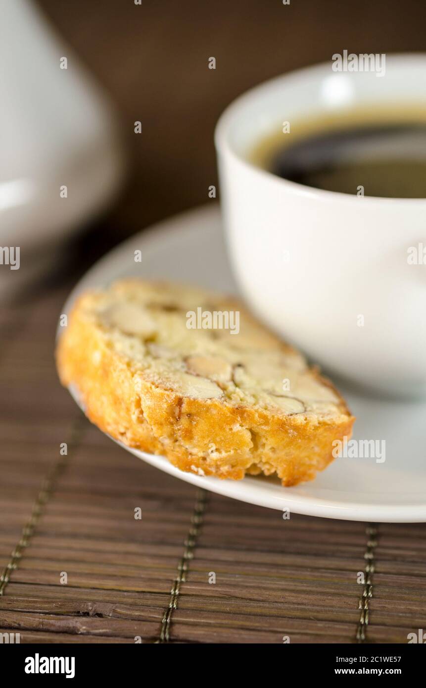 Taza de café y biscotti Foto de stock